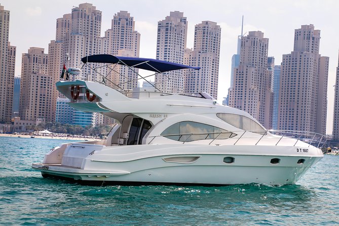 Yacht Rental Options Featuring Spacious Interiors and Modern Leisure Amenities